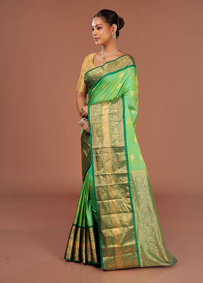 Green Handloom Kanjivaram Pure Silk Saree With Blouse Piece - Image 4