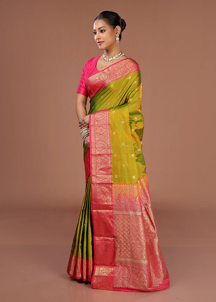 Green Handloom Kanjivaram Pure Silk Saree With Blouse Piece - Image 4