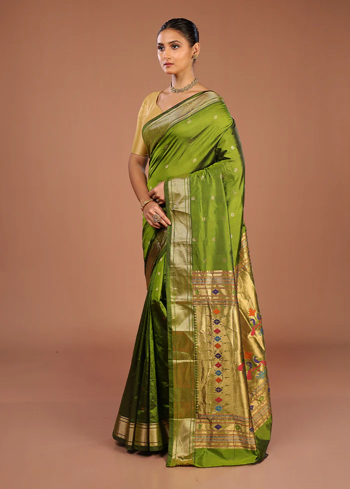 Green Handloom Kanjivaram Pure Silk Saree With Blouse Piece - Image 4