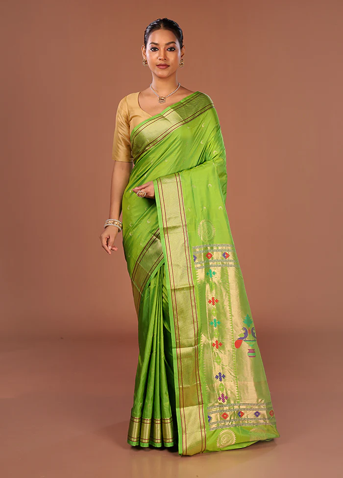 Green Handloom Kanjivaram Pure Silk Saree With Blouse Piece - Image 2