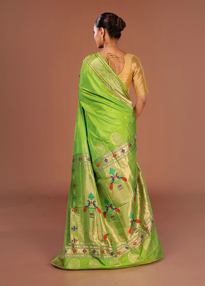 Green Handloom Kanjivaram Pure Silk Saree With Blouse Piece - Image 3