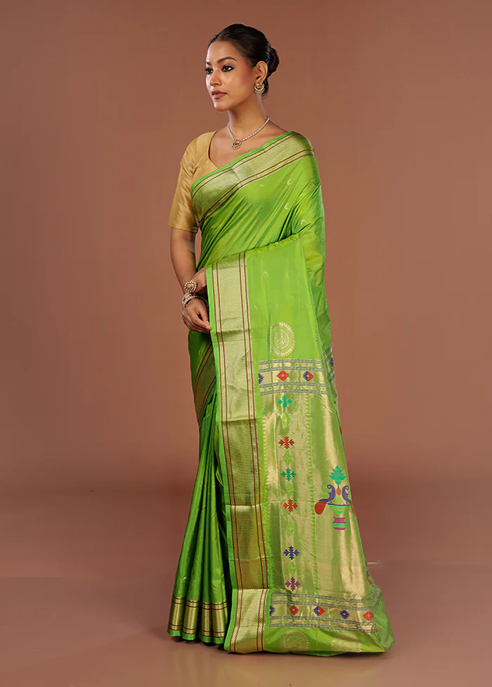 Green Handloom Kanjivaram Pure Silk Saree With Blouse Piece - Image 4