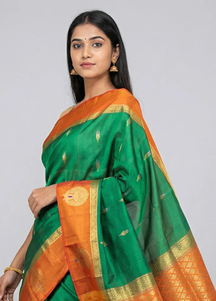 Green Handloom Kanjivaram Pure Silk Saree With Blouse Piece - Image 2