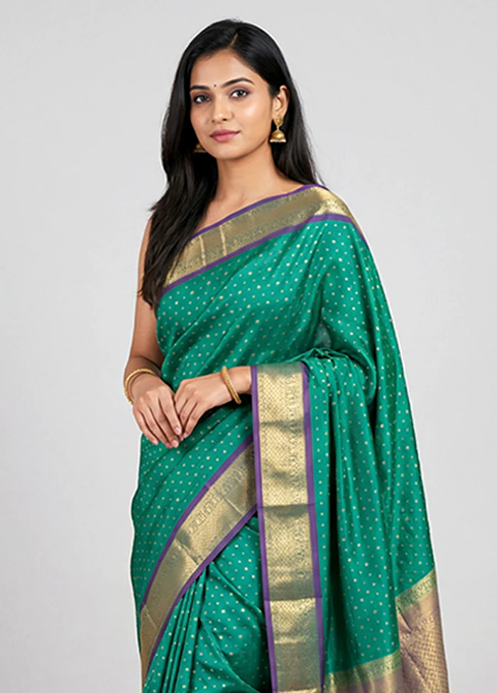 Green Handloom Kanjivaram Pure Silk Saree With Blouse Piece - Image 2