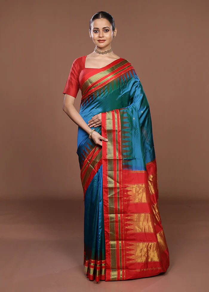 Green Handloom Kanjivaram Pure Silk Saree With Blouse Piece - Image 2