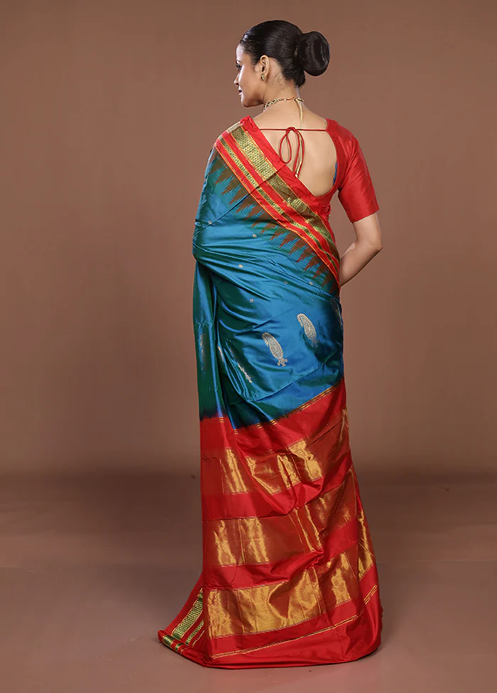 Green Handloom Kanjivaram Pure Silk Saree With Blouse Piece - Image 3