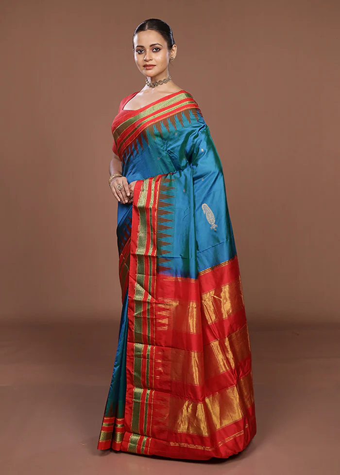 Green Handloom Kanjivaram Pure Silk Saree With Blouse Piece - Image 4