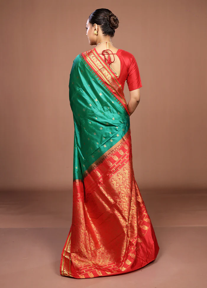 Green Handloom Kanjivaram Pure Silk Saree With Blouse Piece - Image 3