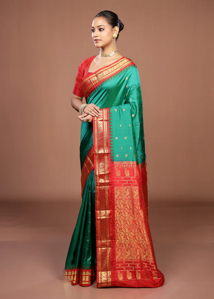 Green Handloom Kanjivaram Pure Silk Saree With Blouse Piece - Image 4