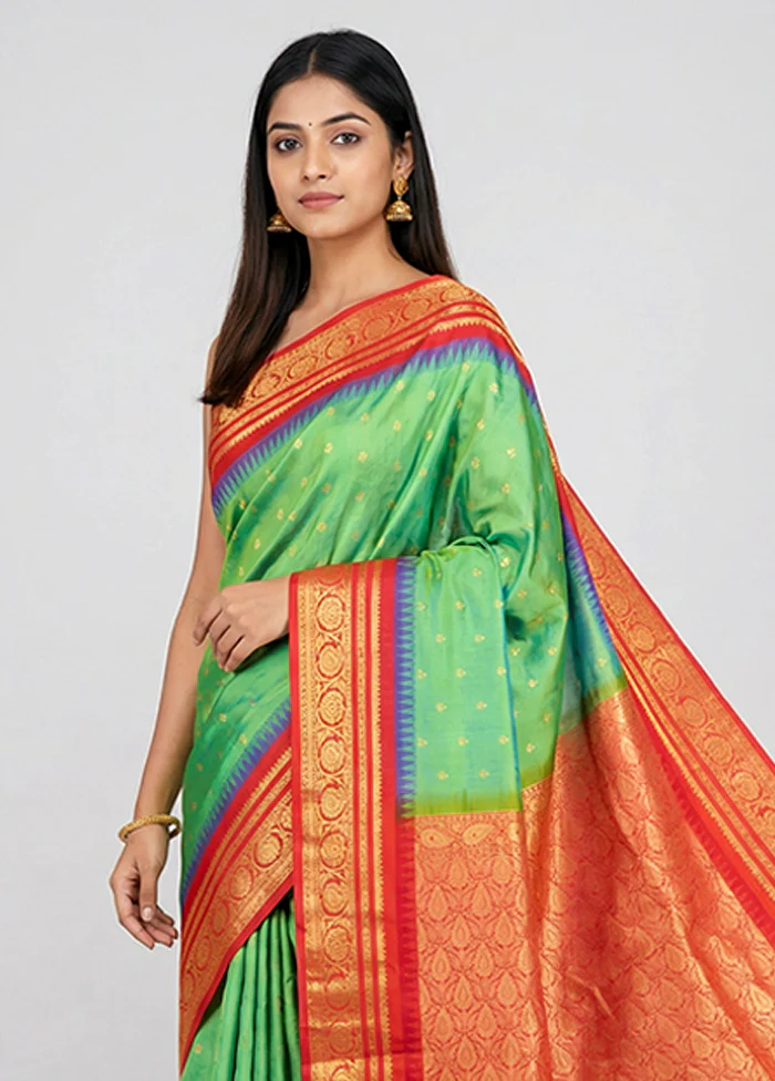 Green Handloom Kanjivaram Pure Silk Saree With Blouse Piece - Image 2
