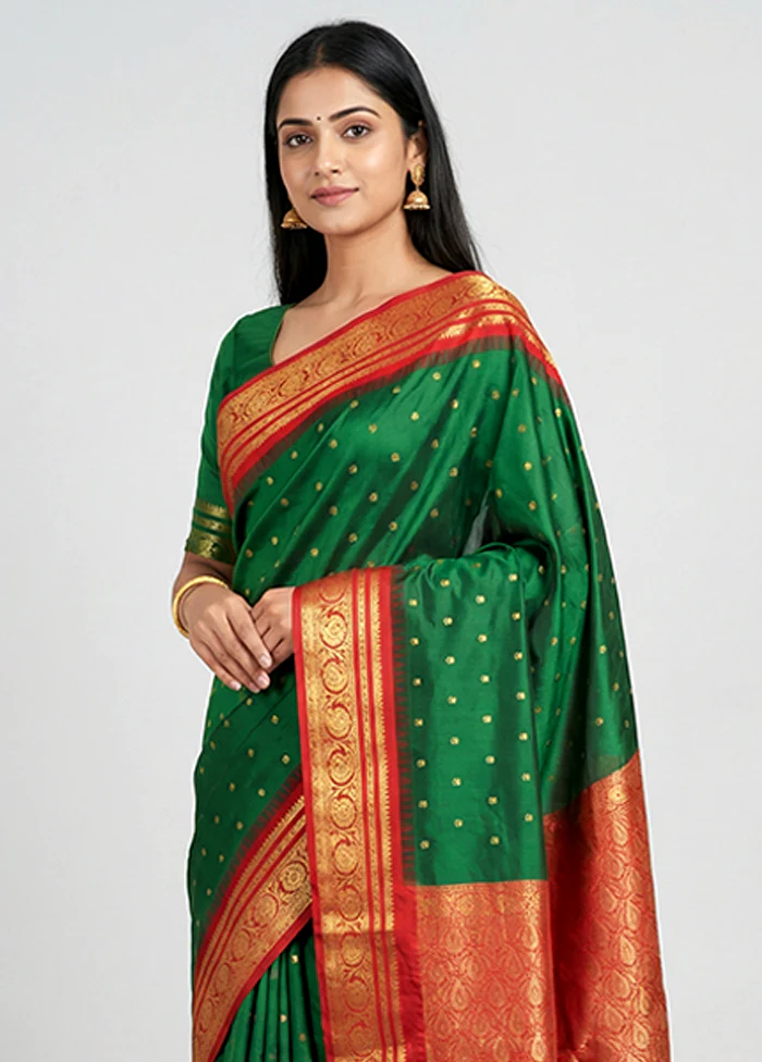 Green Handloom Kanjivaram Pure Silk Saree With Blouse Piece - Image 2