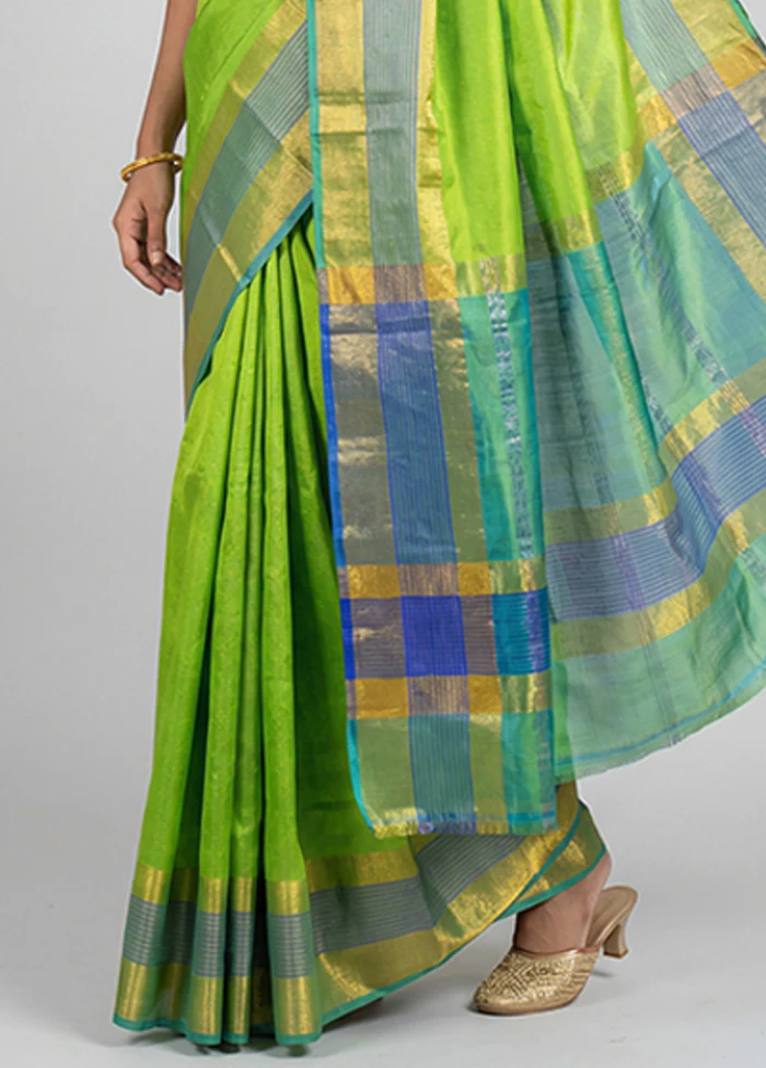 Green Handloom Kanjivaram Silk Saree With Blouse Piece - Image 3
