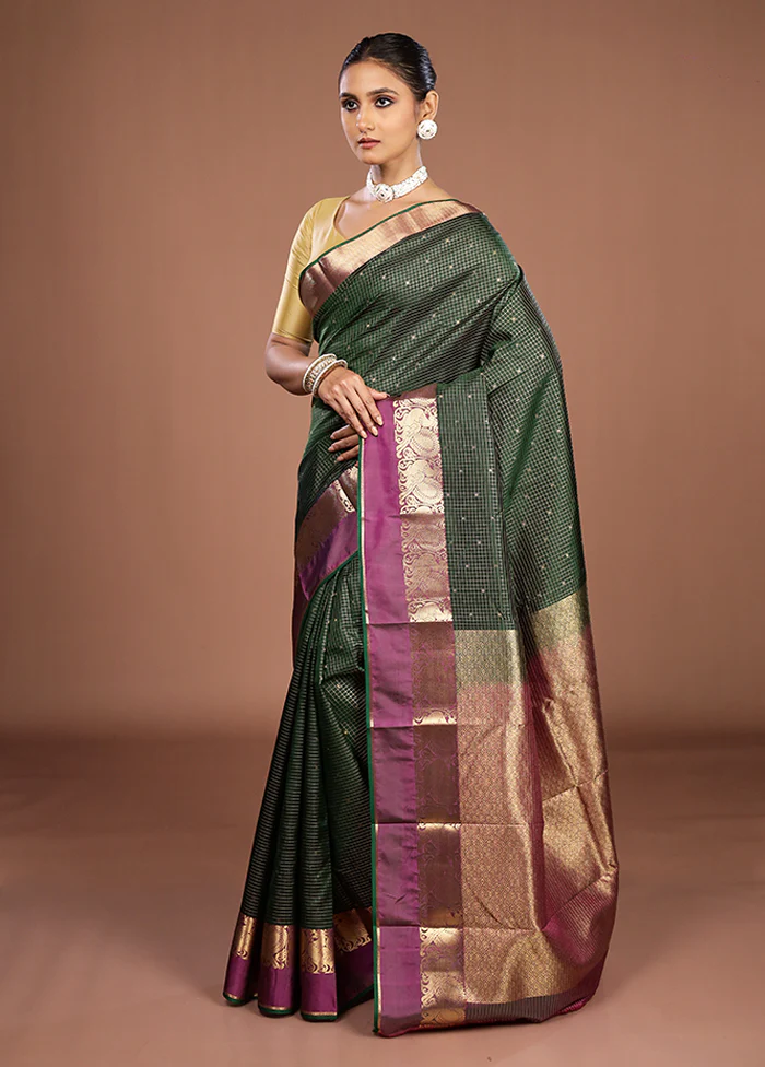 Green Handloom Kanjivaram Pure Silk Saree With Blouse Piece - Image 4