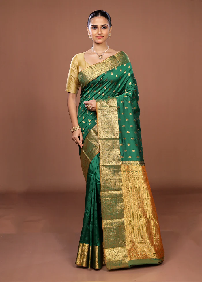 Green Handloom Kanjivaram Pure Silk Saree With Blouse Piece - Image 2