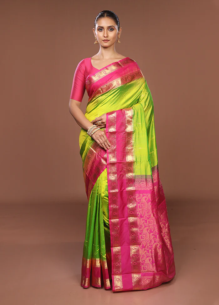 Green Handloom Kanjivaram Pure Silk Saree With Blouse Piece - Image 2