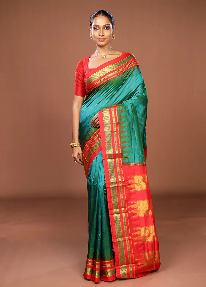 Green Handloom Kanjivaram Pure Silk Saree With Blouse Piece - Image 2