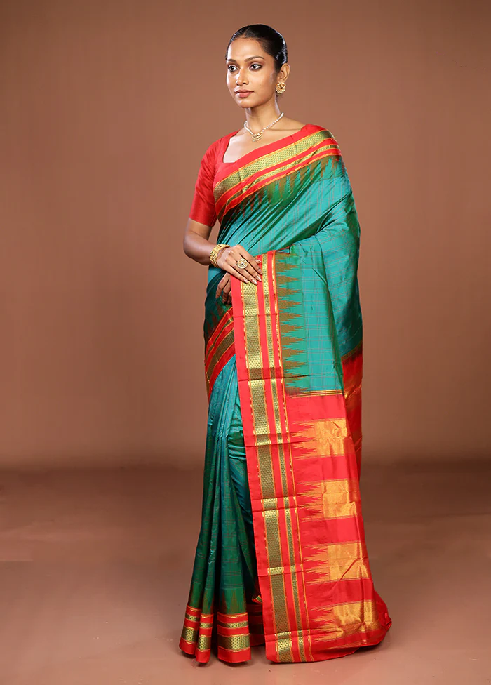 Green Handloom Kanjivaram Pure Silk Saree With Blouse Piece - Image 4
