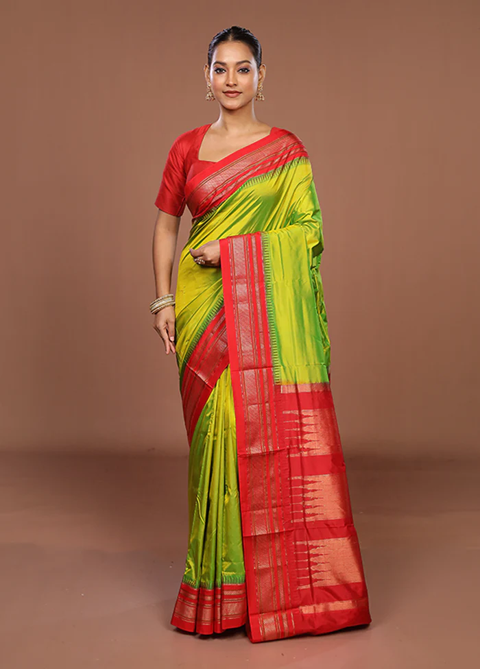 Green Handloom Kanjivaram Pure Silk Saree With Blouse Piece - Image 2