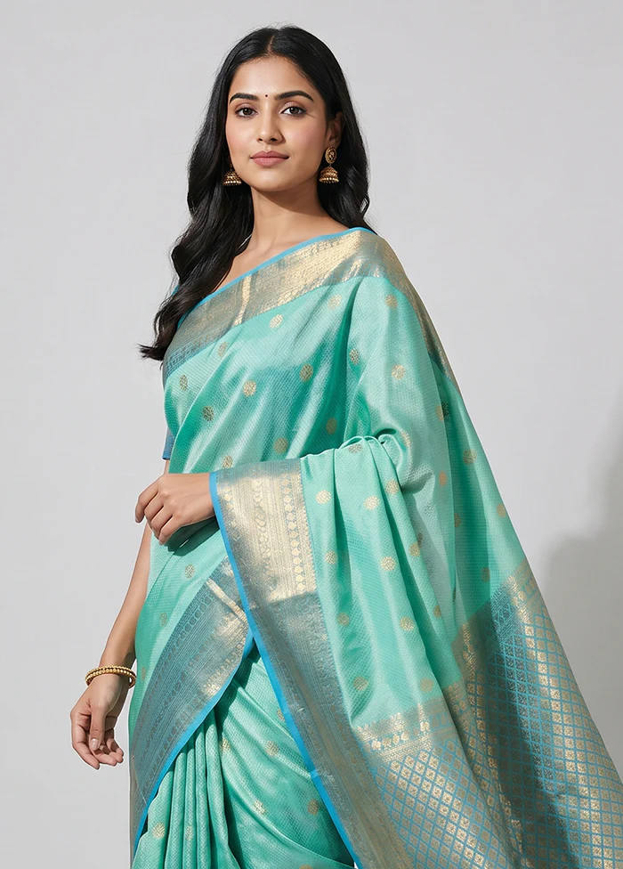 Green Handloom Kanjivaram Pure Silk Saree With Blouse Piece - Image 2