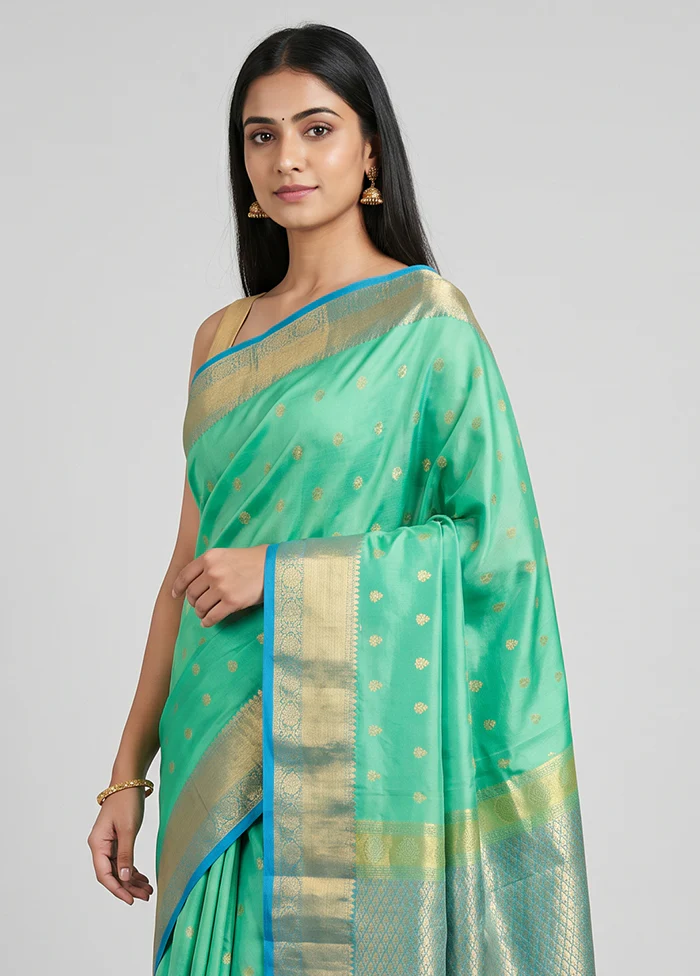 Green Handloom Kanjivaram Pure Silk Saree With Blouse Piece - Image 2