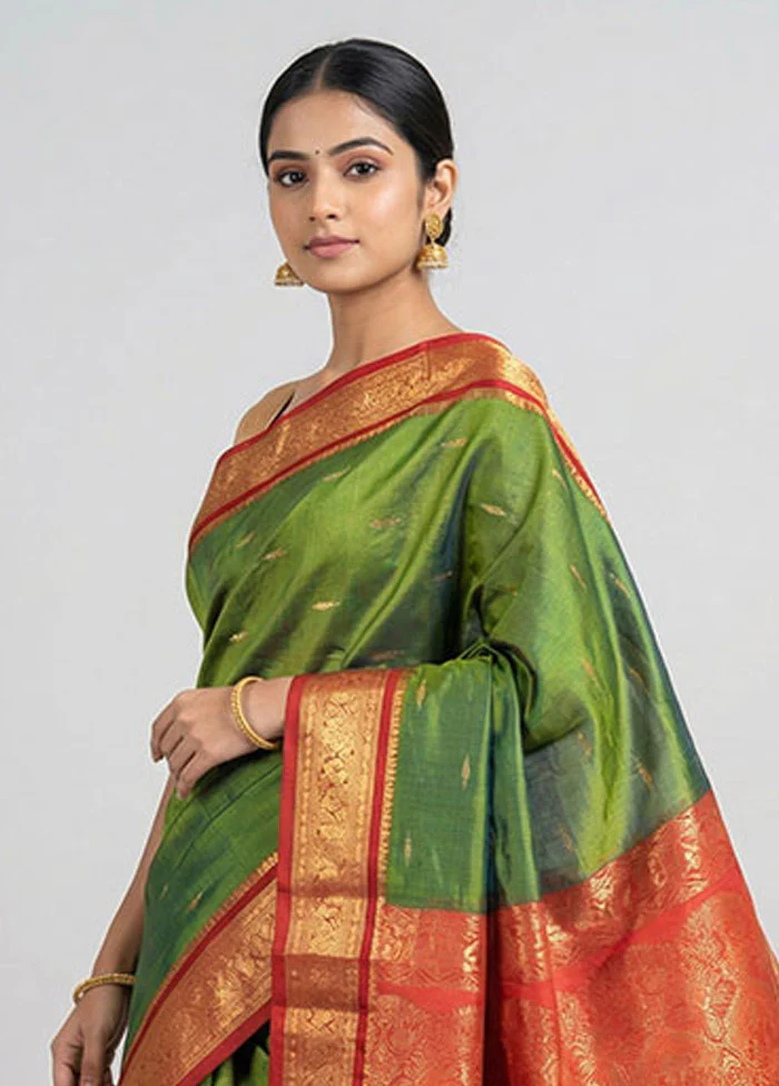 Green Handloom Kanjivaram Pure Silk Saree With Blouse Piece - Image 2