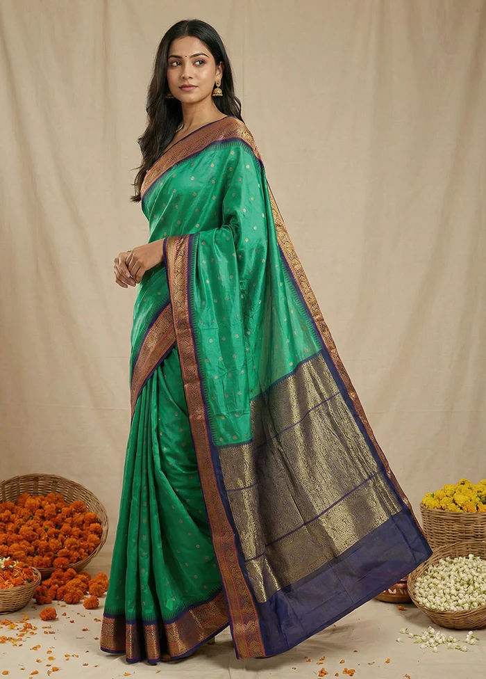 Green Handloom Kanjivaram Pure Silk Saree With Blouse Piece - Image 4