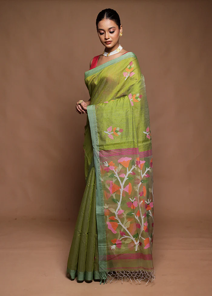 Green Handloom Matka Pure Silk Saree With Blouse Piece - Image 4