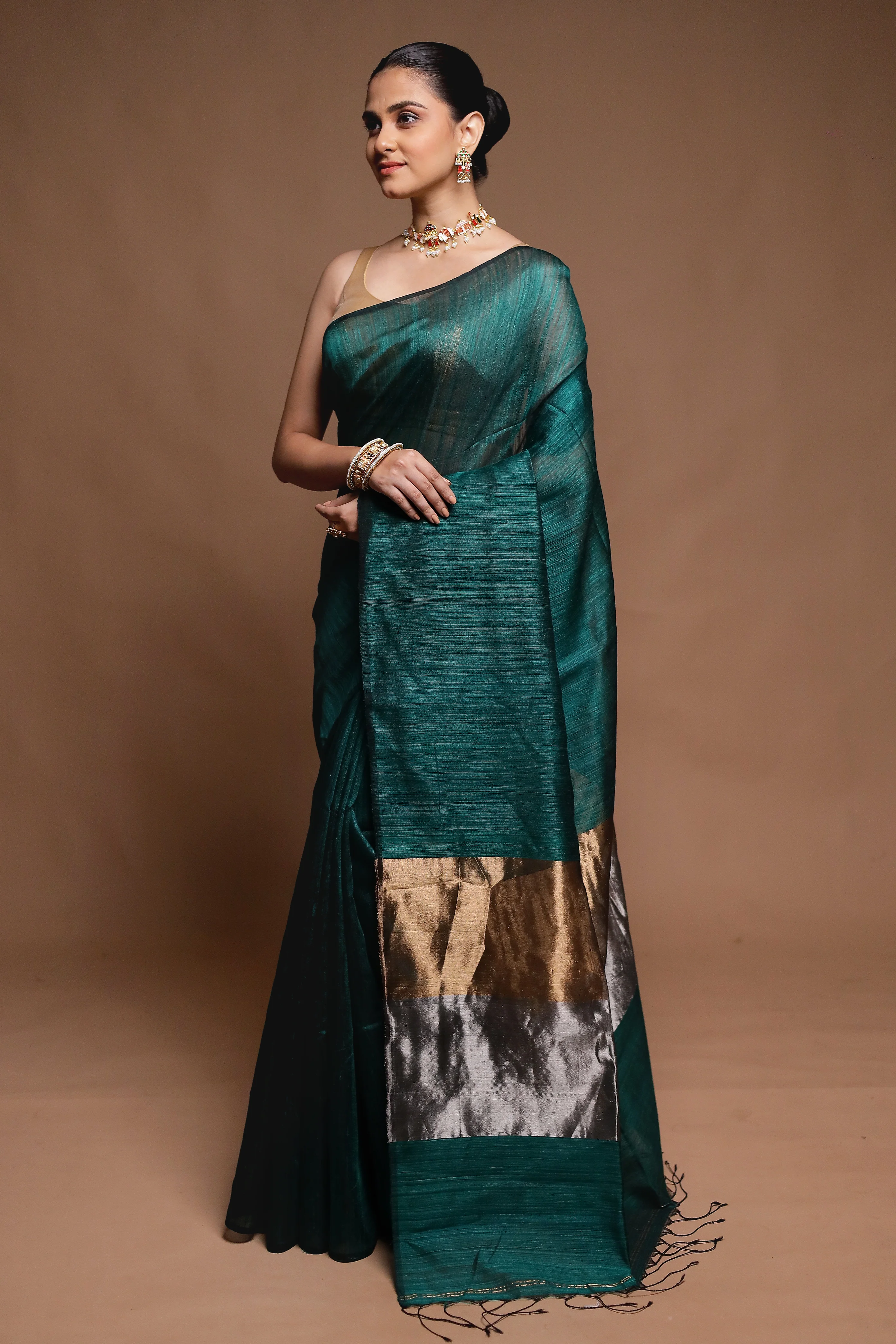 Green Handloom Matka Pure Silk Saree With Blouse Piece - Image 4
