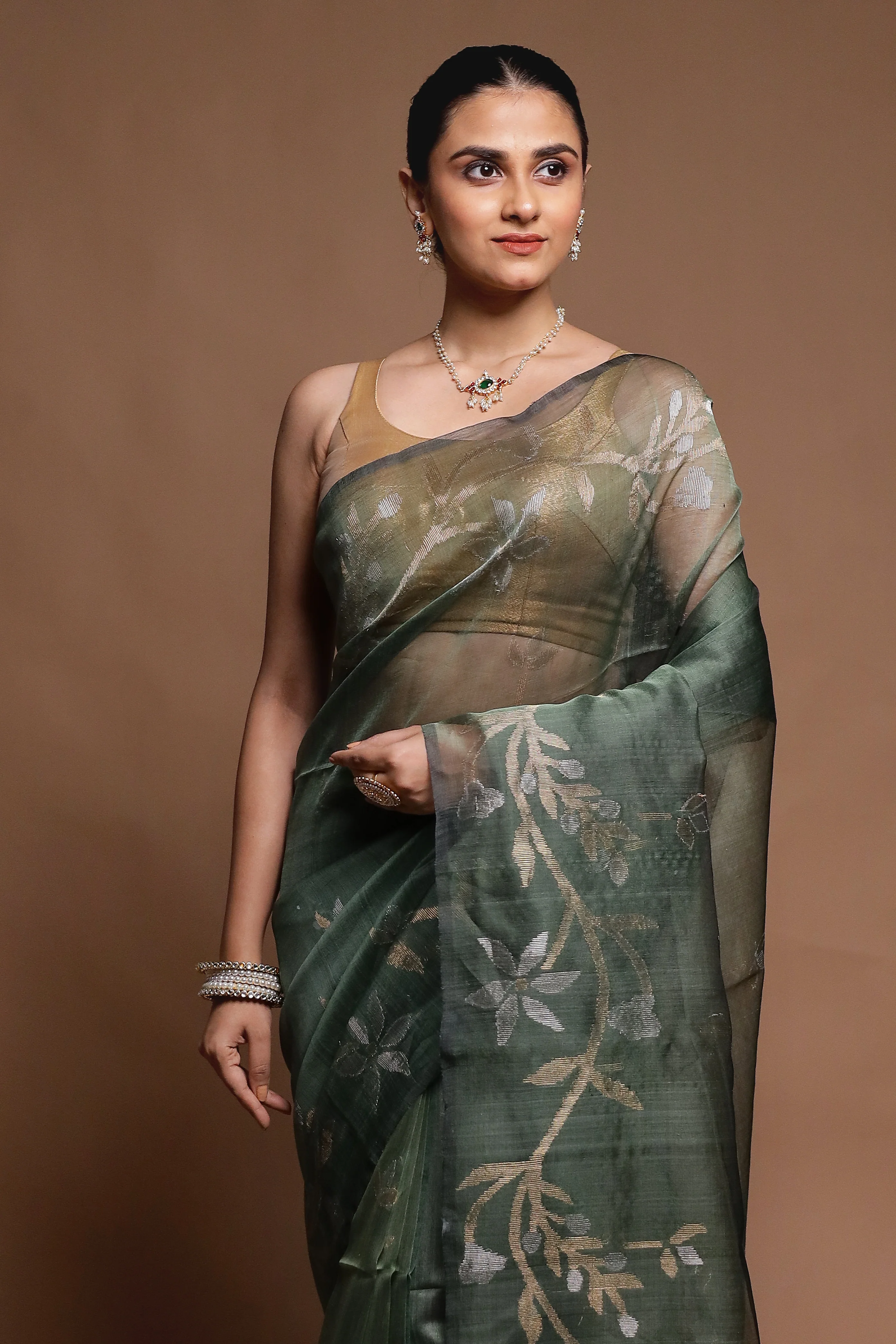 Green Handloom Matka Pure Silk Saree With Blouse Piece - Image 2