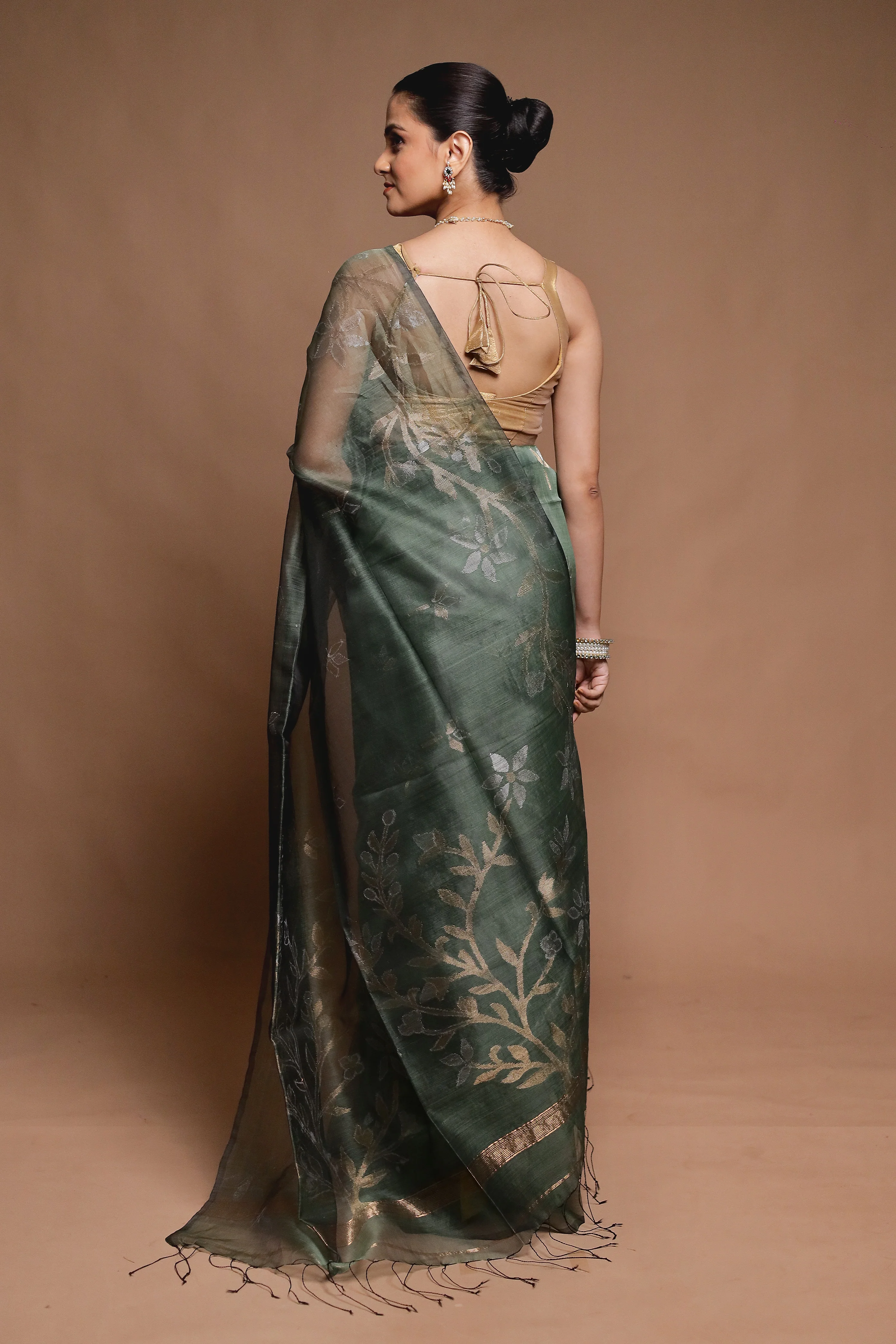 Green Handloom Matka Pure Silk Saree With Blouse Piece - Image 3