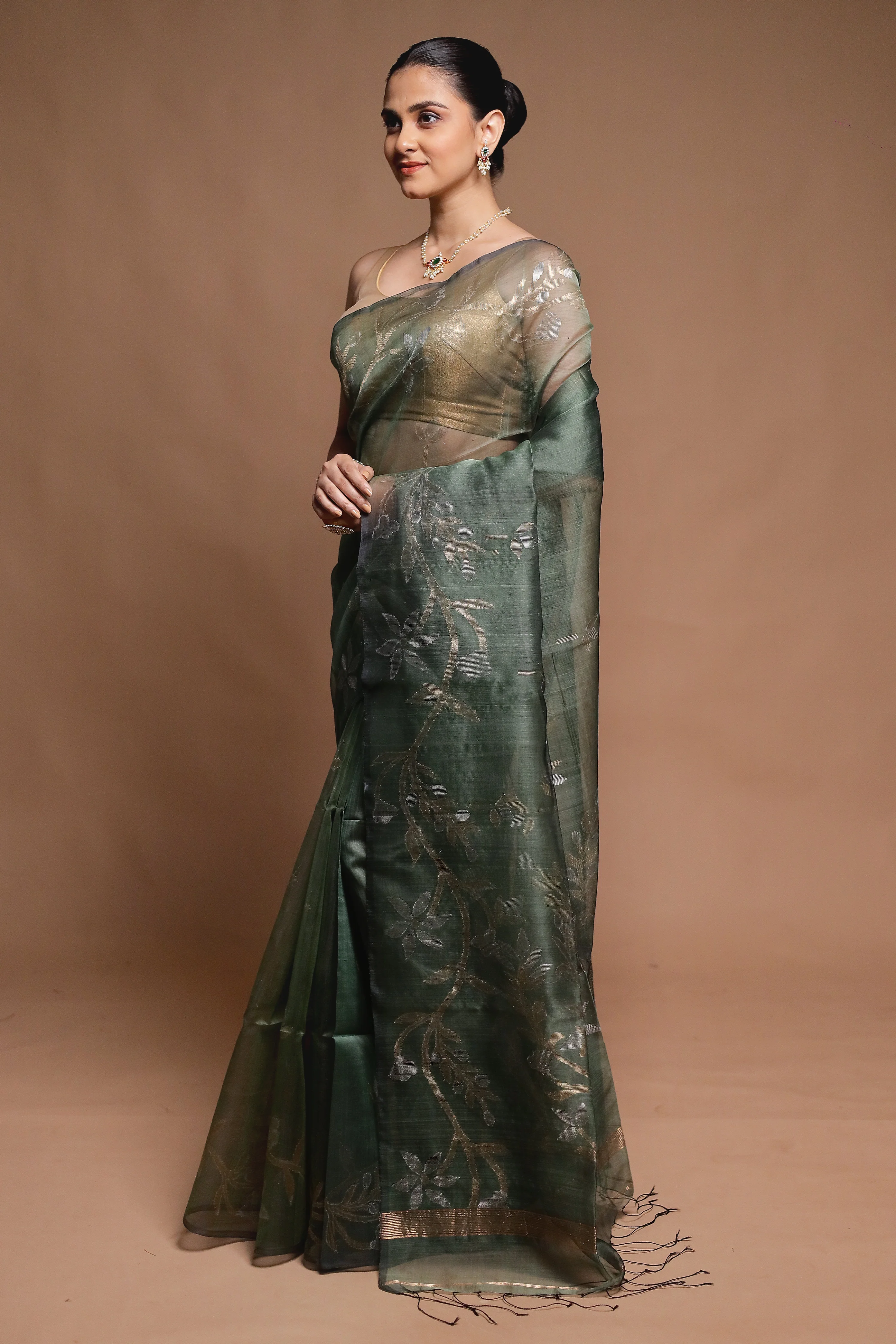 Green Handloom Matka Pure Silk Saree With Blouse Piece - Image 4