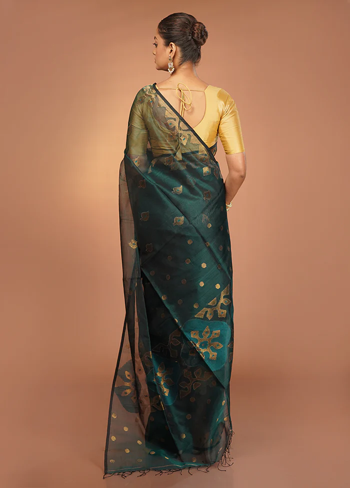Green Handloom Matka Pure Silk Saree With Blouse Piece - Image 3