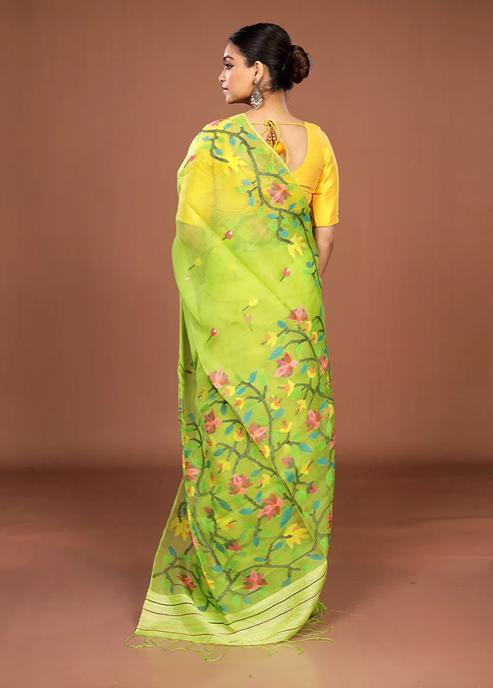 Green Handloom Matka Pure Silk Saree With Blouse Piece - Image 3
