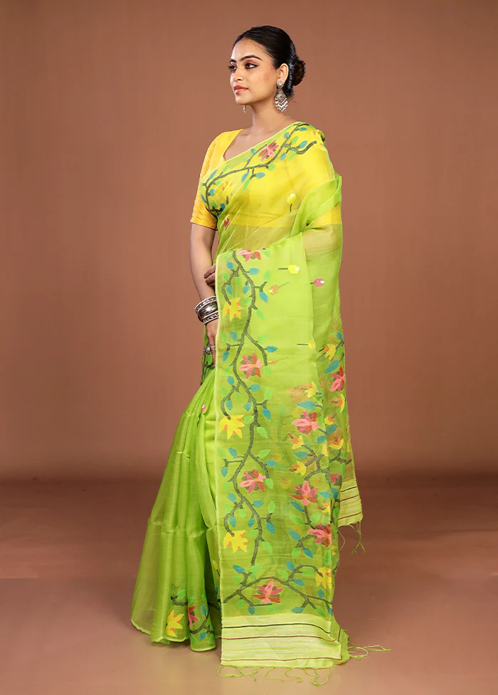 Green Handloom Matka Pure Silk Saree With Blouse Piece - Image 4
