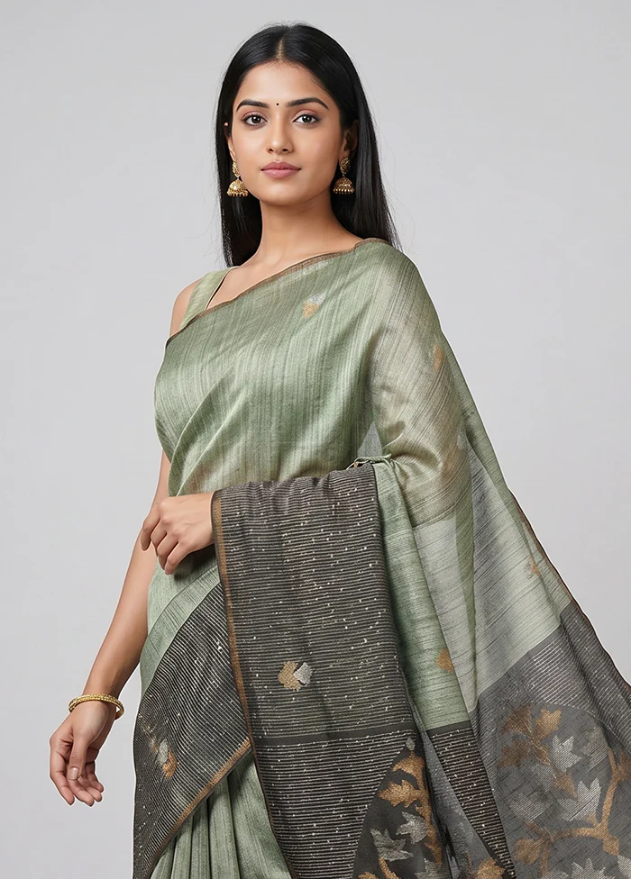 Green Handloom Matka Pure Silk Saree With Blouse Piece - Image 2