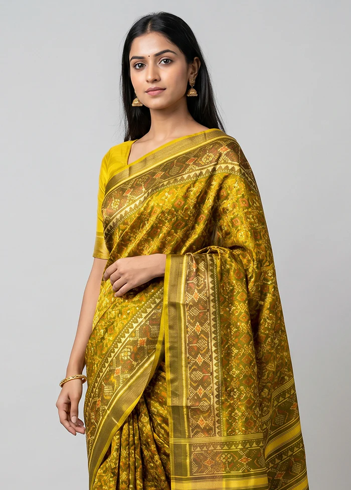 Green Handloom Patola Pure Silk Saree With Blouse Piece - Image 2
