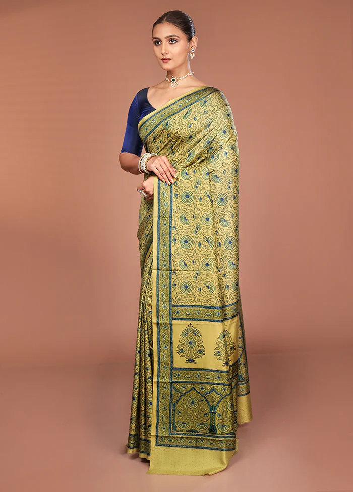 Green Handloom Printed Pure Silk Saree Without Blouse Piece - Image 4