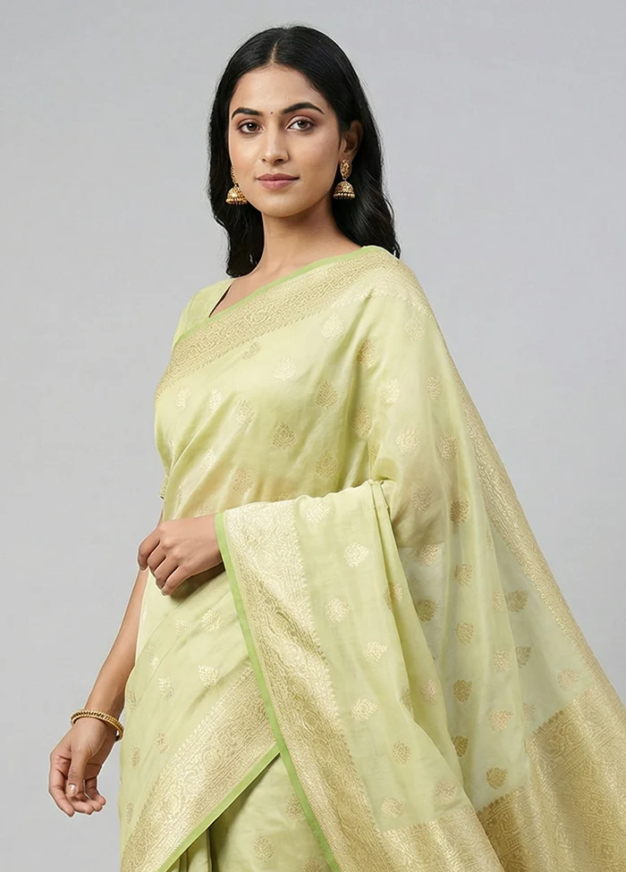 Green Handloom Pure Georgette Saree With Blouse Piece - Image 2