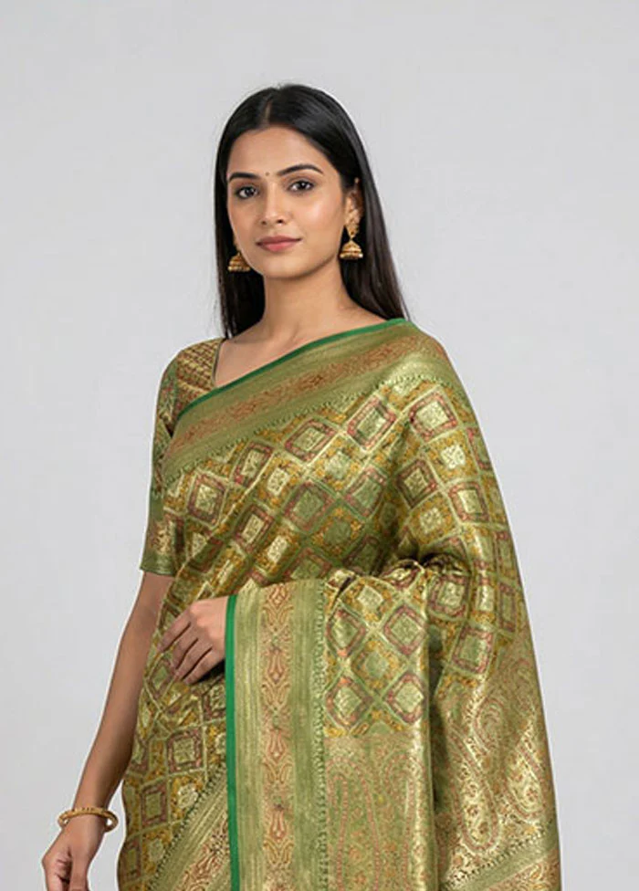 Green Handloom Tanchoi Pure Silk Saree With Blouse Piece - Image 2