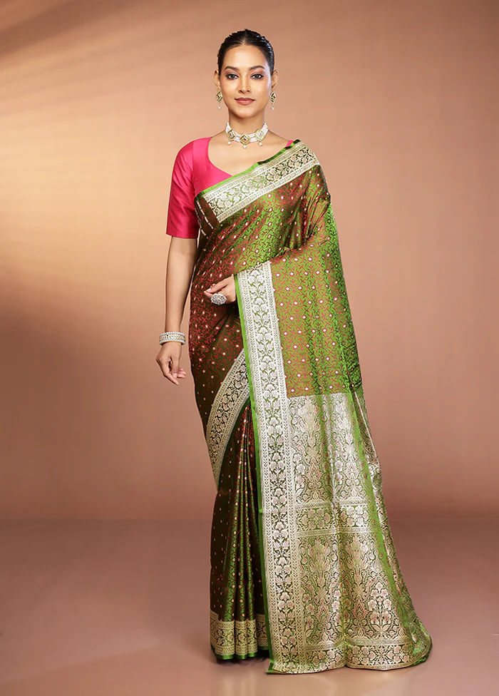 Green Handloom Tanchoi Pure Silk Saree With Blouse Piece - Image 2