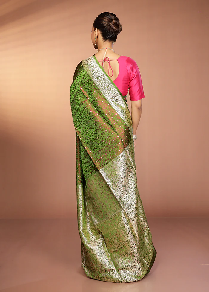 Green Handloom Tanchoi Pure Silk Saree With Blouse Piece - Image 3