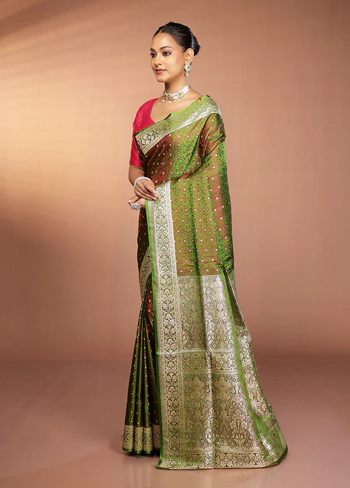 Green Handloom Tanchoi Pure Silk Saree With Blouse Piece - Image 4