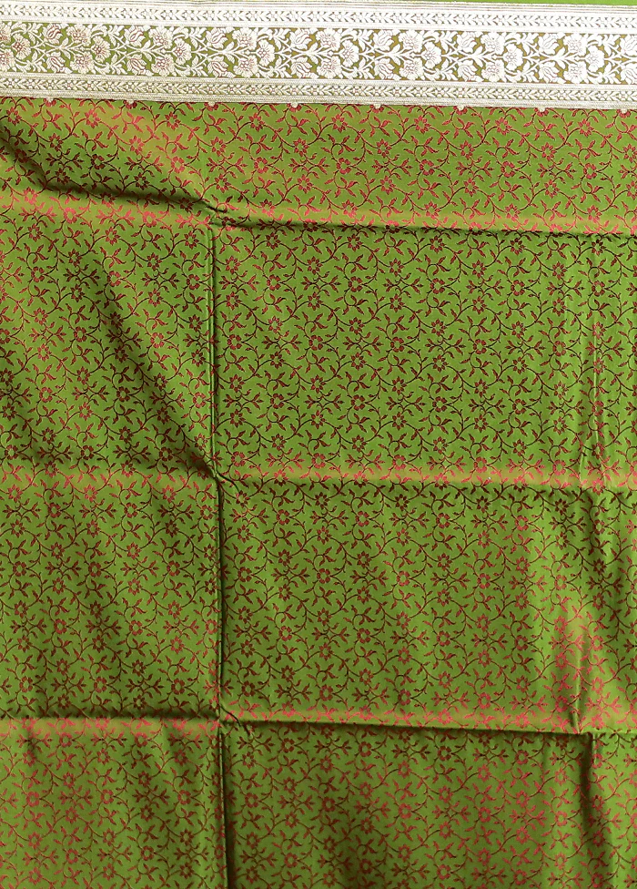 Green Handloom Tanchoi Pure Silk Saree With Blouse Piece - Image 5