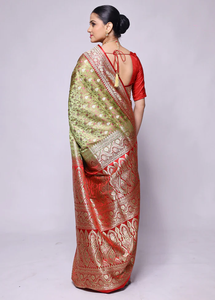 Green Handloom Tanchoi Pure Silk Saree With Blouse Piece - Image 3