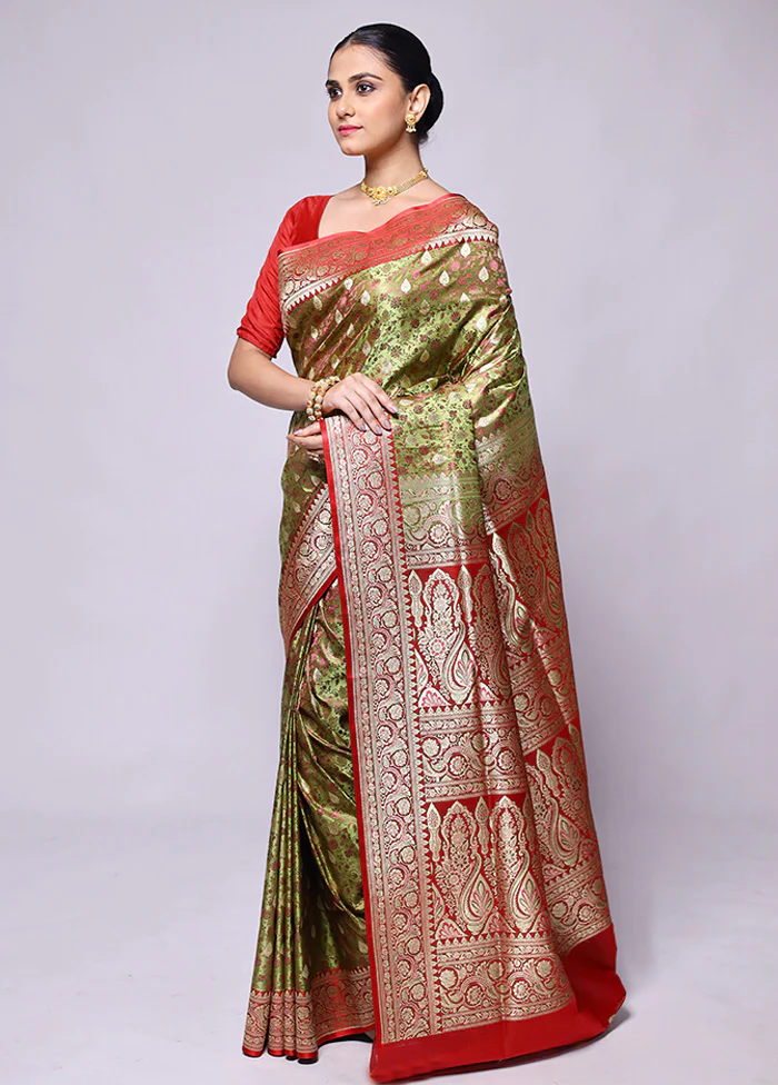 Green Handloom Tanchoi Pure Silk Saree With Blouse Piece - Image 4