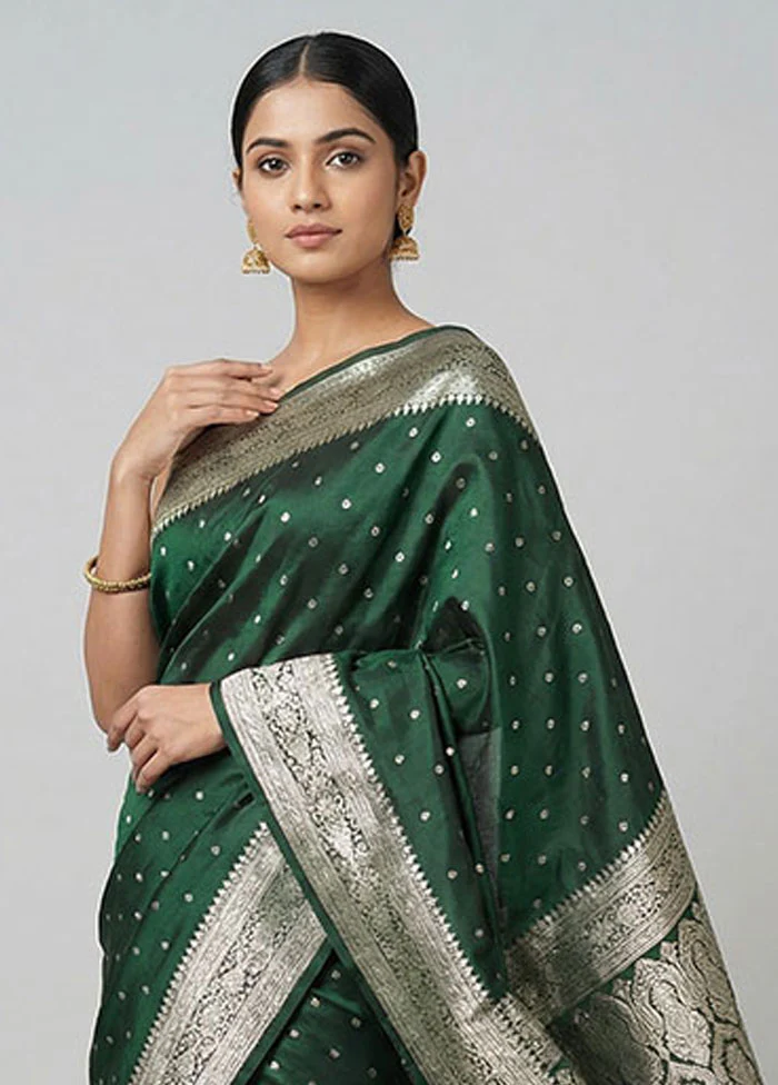 Green Handloom Tanchoi Pure Silk Saree With Blouse Piece - Image 2