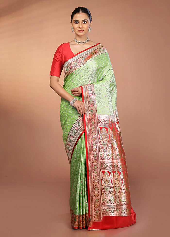 Green Handloom Tanchoi Pure Silk Saree With Blouse Piece - Image 2