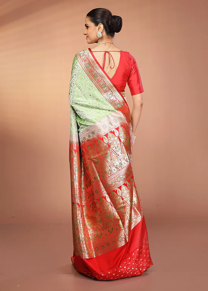 Green Handloom Tanchoi Pure Silk Saree With Blouse Piece - Image 3