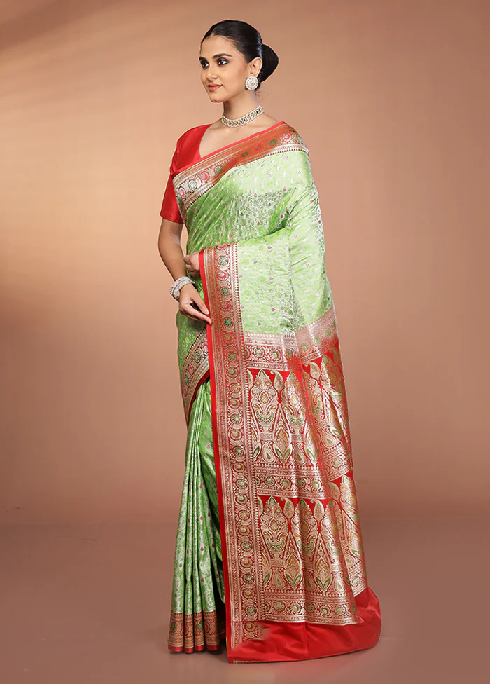 Green Handloom Tanchoi Pure Silk Saree With Blouse Piece - Image 4