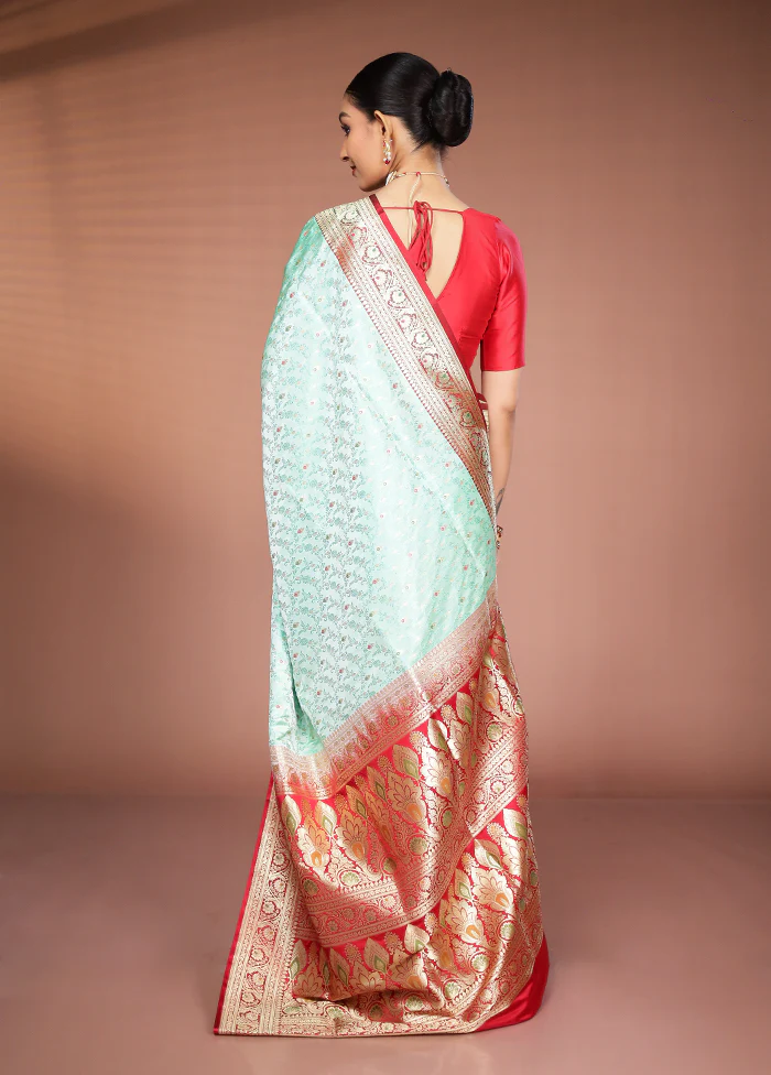 Green Handloom Tanchoi Pure Silk Saree With Blouse Piece - Image 3